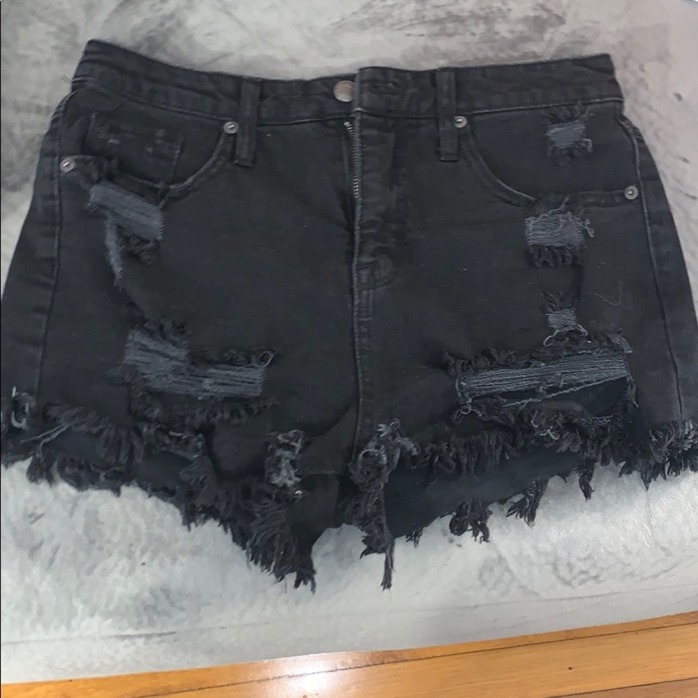 Black high waisted shorts - Picture 2 of 4
